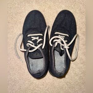 Allbirds Women’s Wool Runners Dark Gray Sneakers w Oatmeal Laces, size 9, EUC